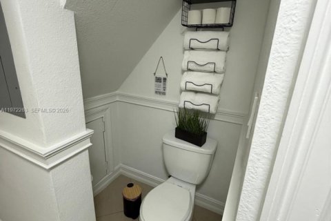 House in Miami, Florida 7 bedrooms, 154.68 sq.m. № 2038618 - photo 26