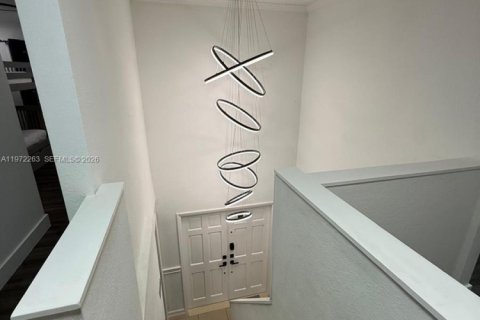 House in Miami, Florida 7 bedrooms, 154.68 sq.m. № 2038618 - photo 28