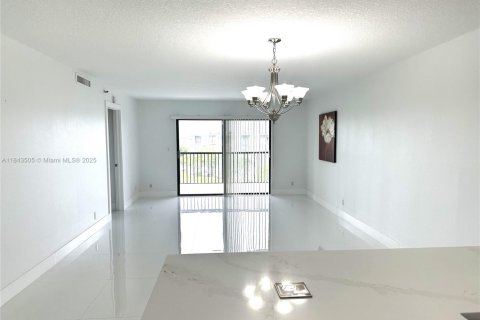 Condo in Pompano Beach, Florida, 2 bedrooms  № 1836551 - photo 3