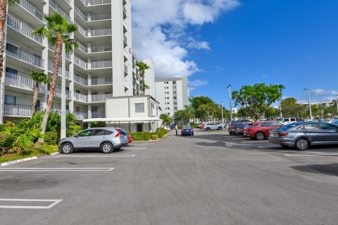 Condo in Pompano Beach, Florida, 2 bedrooms  № 1836551 - photo 17