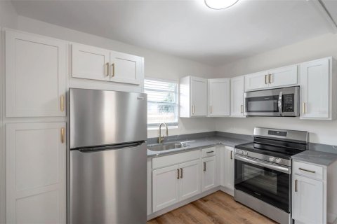 Villa ou maison à louer à Saint Petersburg, Floride: 2 chambres, 71.72 m2 № 2425455 - photo 8