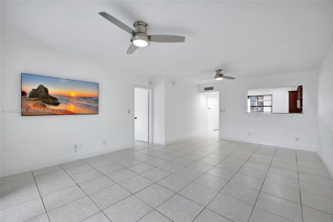 Condominio en venta en Pompano Beach, Florida, 2 dormitorios, 86.96 m2 № 2044812 - foto 7