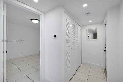 Condominio en venta en Pompano Beach, Florida, 2 dormitorios, 86.96 m2 № 2044812 - foto 20