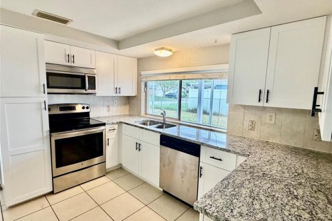 Villa ou maison à louer à New Port Richey, Floride: 3 chambres, 123.93 m2 № 2416727 - photo 3