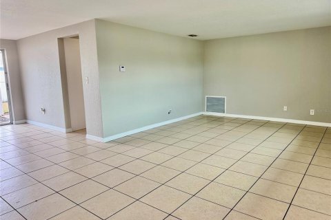 Villa ou maison à louer à New Port Richey, Floride: 3 chambres, 123.93 m2 № 2416727 - photo 5