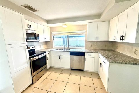 Villa ou maison à louer à New Port Richey, Floride: 3 chambres, 123.93 m2 № 2416727 - photo 4