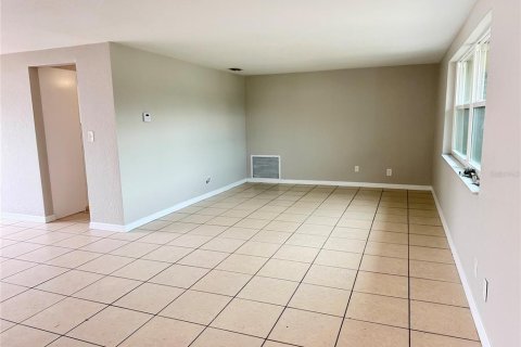 Villa ou maison à louer à New Port Richey, Floride: 3 chambres, 123.93 m2 № 2416727 - photo 7