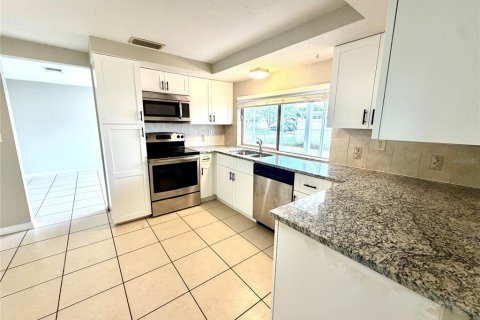 Villa ou maison à louer à New Port Richey, Floride: 3 chambres, 123.93 m2 № 2416727 - photo 9