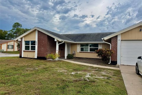 Villa ou maison à New Port Richey, Floride 3 chambres, 123.93 m2 № 2416727