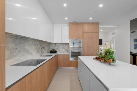 Купить кондоминиум в Майами, Флорида 4 спальни, 250.28м2, № 2047351 - фото 3