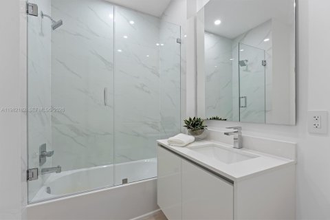 Купить кондоминиум в Майами, Флорида 4 спальни, 250.28м2, № 2047351 - фото 30