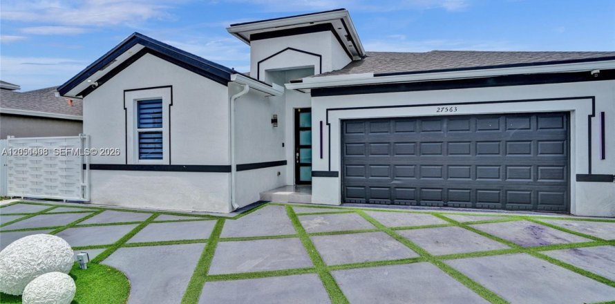 House in Homestead, Florida 3 bedrooms, 156.54 sq.m. № 2189783