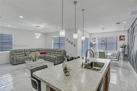 House in Homestead, Florida 3 bedrooms, 156.54 sq.m. № 2189783 - photo 14