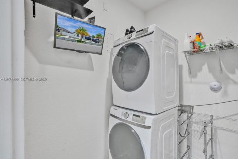 House in Homestead, Florida 3 bedrooms, 156.54 sq.m. № 2189783 - photo 8