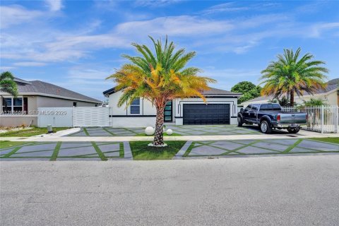 House in Homestead, Florida 3 bedrooms, 156.54 sq.m. № 2189783 - photo 4