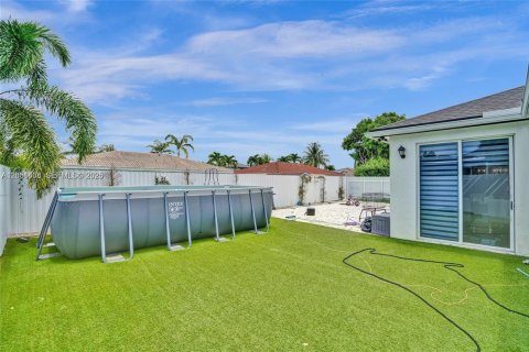 House in Homestead, Florida 3 bedrooms, 156.54 sq.m. № 2189783 - photo 11