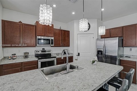 House in Homestead, Florida 3 bedrooms, 156.54 sq.m. № 2189783 - photo 18