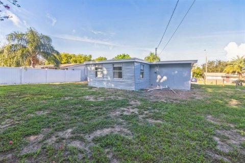 House in New Port Richey, Florida 3 bedrooms, 109.62 sq.m. № 2208475 - photo 18