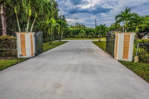 House in Loxahatchee Groves, Florida 4 bedrooms, 198.63 sq.m. № 1963709 - photo 5