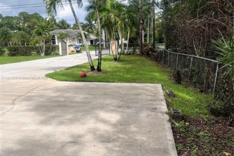 House in Loxahatchee Groves, Florida 4 bedrooms, 198.63 sq.m. № 1963709 - photo 1