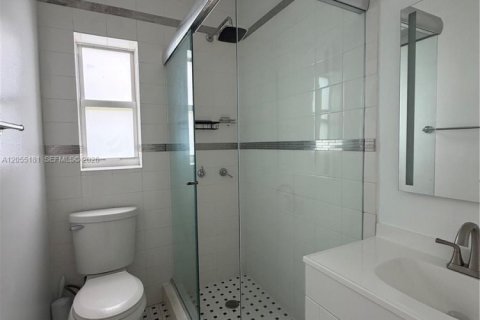 House in South Miami, Florida 3 bedrooms, 86.96 sq.m. № 2261871 - photo 18