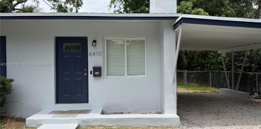 House in South Miami, Florida 3 bedrooms, 86.96 sq.m. № 2261871