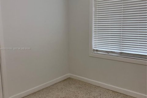 House in South Miami, Florida 3 bedrooms, 86.96 sq.m. № 2261871 - photo 14