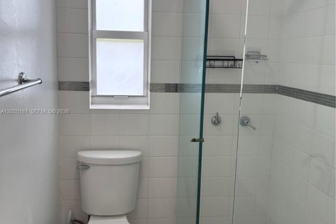 House in South Miami, Florida 3 bedrooms, 86.96 sq.m. № 2261871 - photo 17