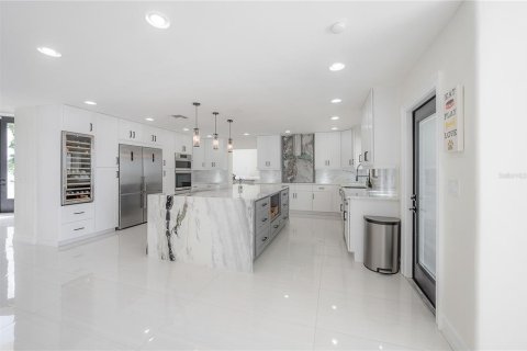 House in Thonotosassa, Florida 4 bedrooms, 533.63 sq.m. № 1786648 - photo 30