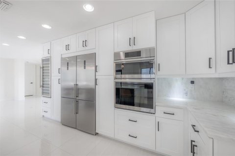 House in Thonotosassa, Florida 4 bedrooms, 533.63 sq.m. № 1786648 - photo 26