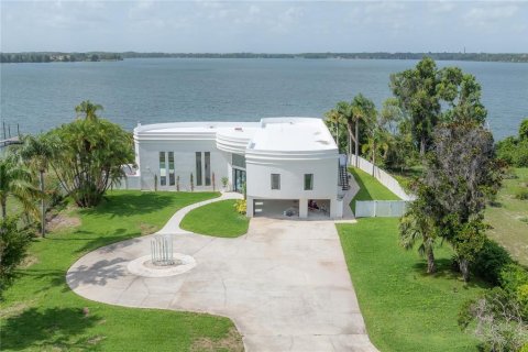 House in Thonotosassa, Florida 4 bedrooms, 533.63 sq.m. № 1786648 - photo 1