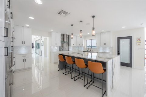 House in Thonotosassa, Florida 4 bedrooms, 533.63 sq.m. № 1786648 - photo 25