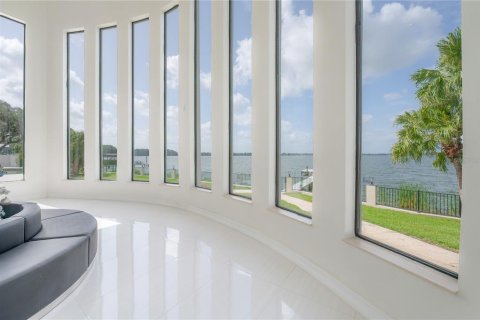 House in Thonotosassa, Florida 4 bedrooms, 533.63 sq.m. № 1786648 - photo 24
