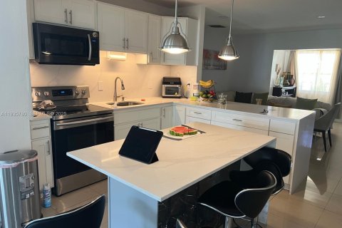 Casa en venta en North Miami, Florida, 4 dormitorios № 1993891 - foto 30