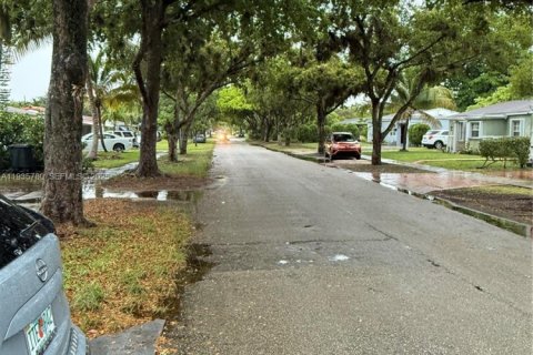 Casa en venta en North Miami, Florida, 4 dormitorios № 1993891 - foto 6