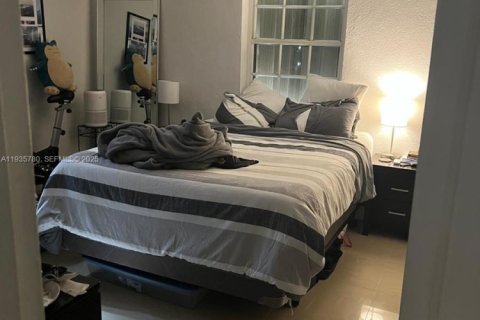 Casa en venta en North Miami, Florida, 4 dormitorios № 1993891 - foto 24