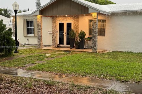Casa en venta en North Miami, Florida, 4 dormitorios № 1993891 - foto 4