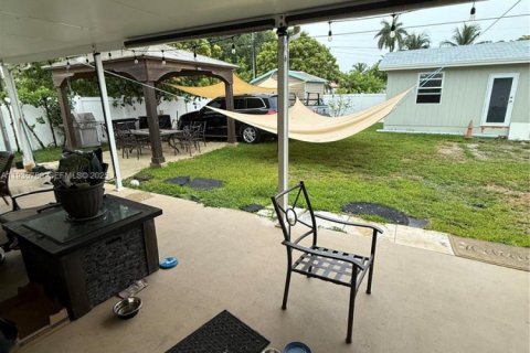 Casa en venta en North Miami, Florida, 4 dormitorios № 1993891 - foto 12