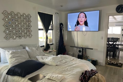 Casa en venta en North Miami, Florida, 4 dormitorios № 1993891 - foto 23