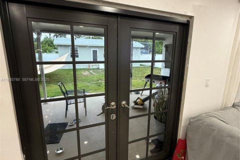Casa en venta en North Miami, Florida, 4 dormitorios № 1993891 - foto 14