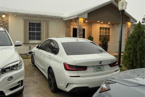 Casa en venta en North Miami, Florida, 4 dormitorios № 1993891 - foto 5