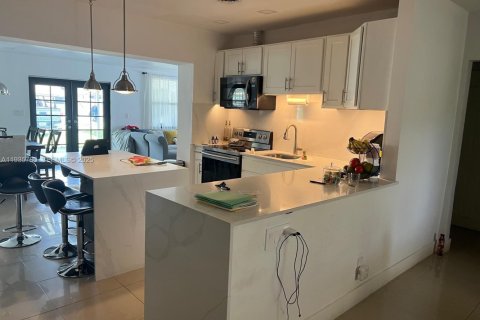 Casa en venta en North Miami, Florida, 4 dormitorios № 1993891 - foto 29
