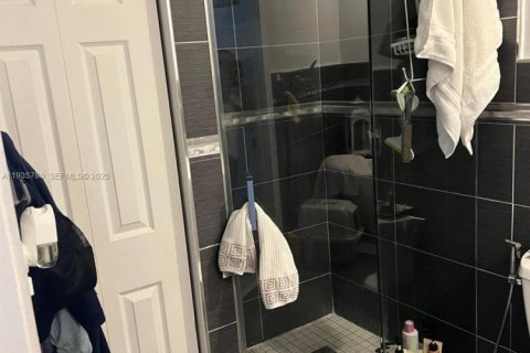 Casa en venta en North Miami, Florida, 4 dormitorios № 1993891 - foto 22