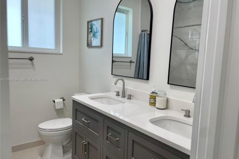 Townhouse in Coral Gables, Florida 3 bedrooms, 289.76 sq.m. № 2023869 - photo 9