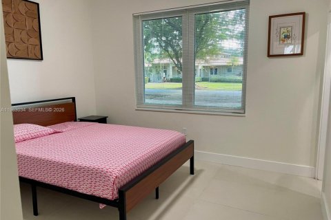 Townhouse in Coral Gables, Florida 3 bedrooms, 289.76 sq.m. № 2023869 - photo 7