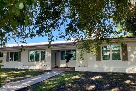 Таунхаус в Корал-Гейблс, Флорида 3 спальни, 289.76м2 № 2023869