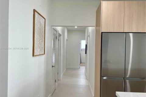 Townhouse in Coral Gables, Florida 3 bedrooms, 289.76 sq.m. № 2023869 - photo 6