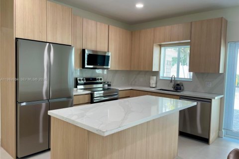 Townhouse in Coral Gables, Florida 3 bedrooms, 289.76 sq.m. № 2023869 - photo 5