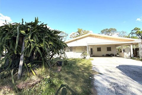 House in Winter Haven, Florida 3 bedrooms, 148.09 sq.m. № 1539001 - photo 2