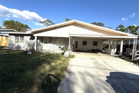 House in Winter Haven, Florida 3 bedrooms, 148.09 sq.m. № 1539001 - photo 1